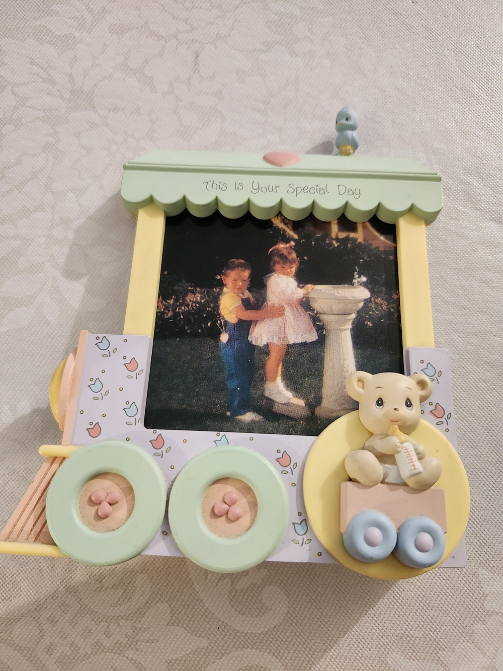 PRECIOUS MOMEMENTS Enesco Pastel 6-pc BdayTrain Photo Frame in Pastels. RETRO.